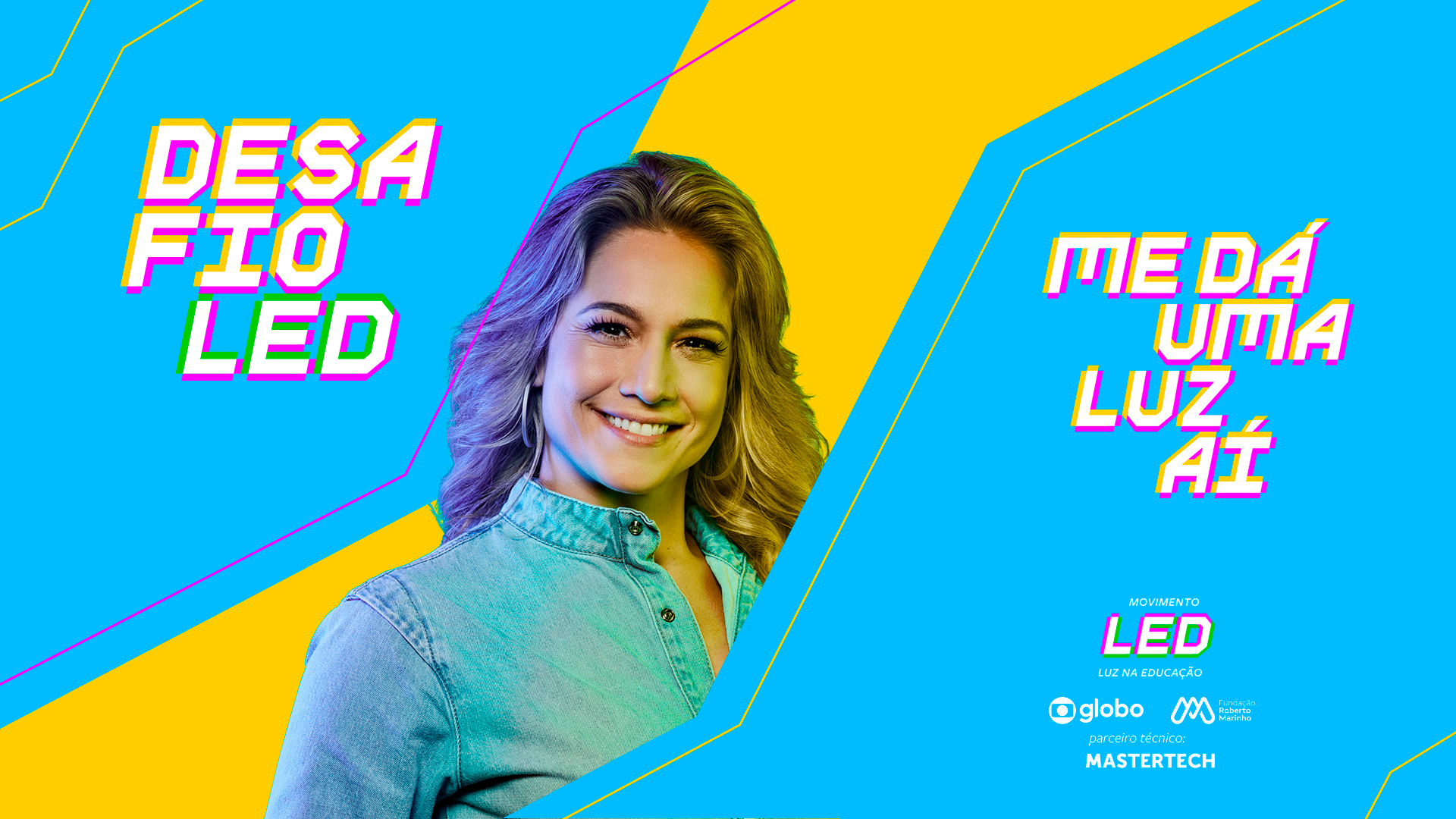 Mulher loira sorri ao centro, em um fundo amarelo. À sua esquerda, um fundo azul com a palavra "Desafio LED" e, à direita, novamente o fundo azul, desta vez com a frase "Me dá uma luz aí".