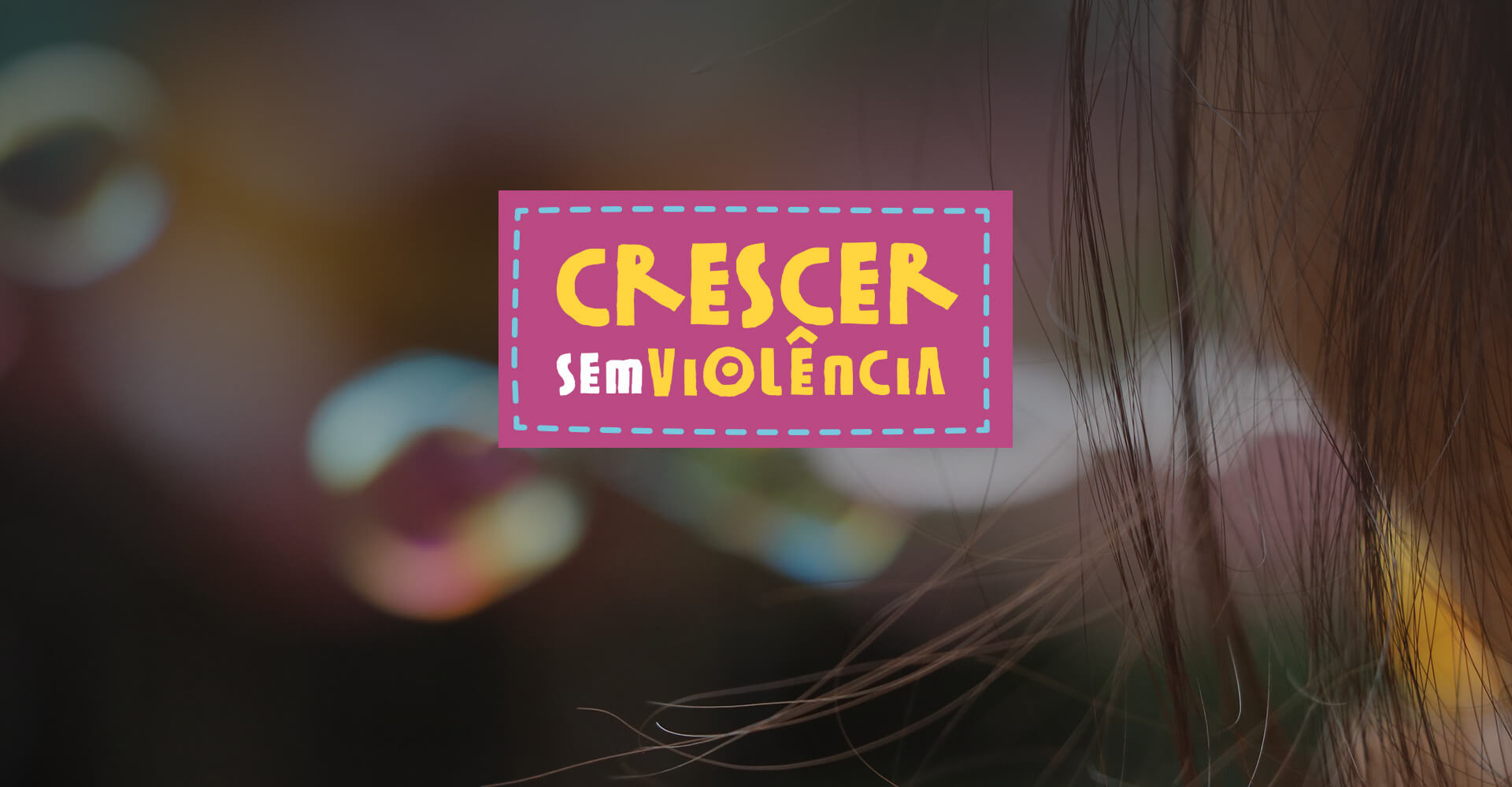 Imagem com a logomarca da solução Crescer Sem Violência ao centro.
