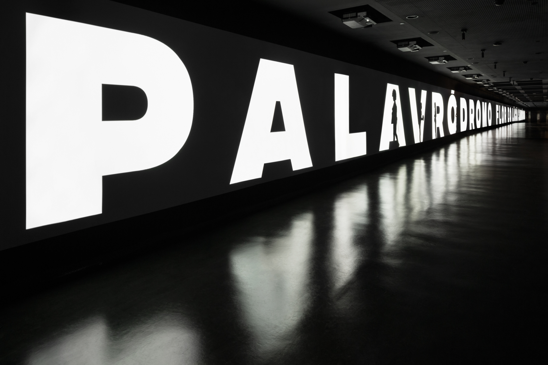 A imagem mostra a parte interna do Museu
