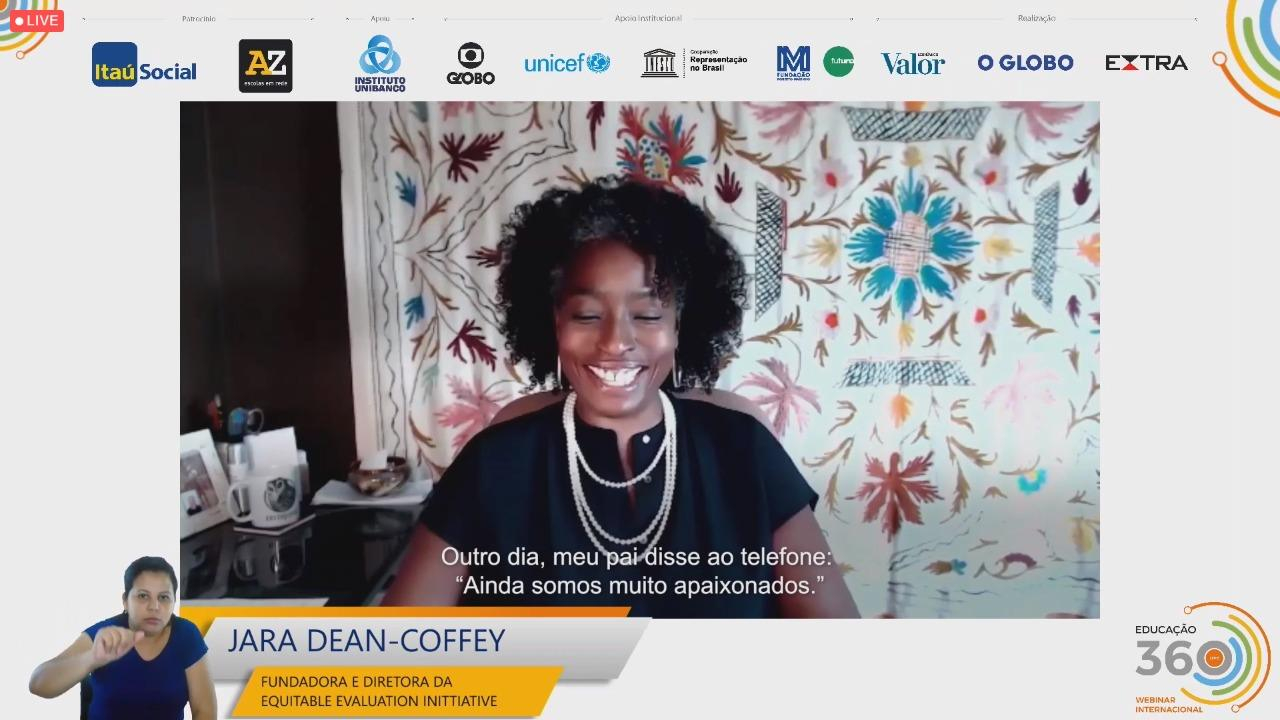 Print de uma tela mostrando uma mulher negra em uma chamada de vídeo