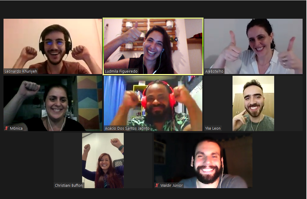 Oito pessoas da equipe do Futura estão em videochamada e comemorando o título