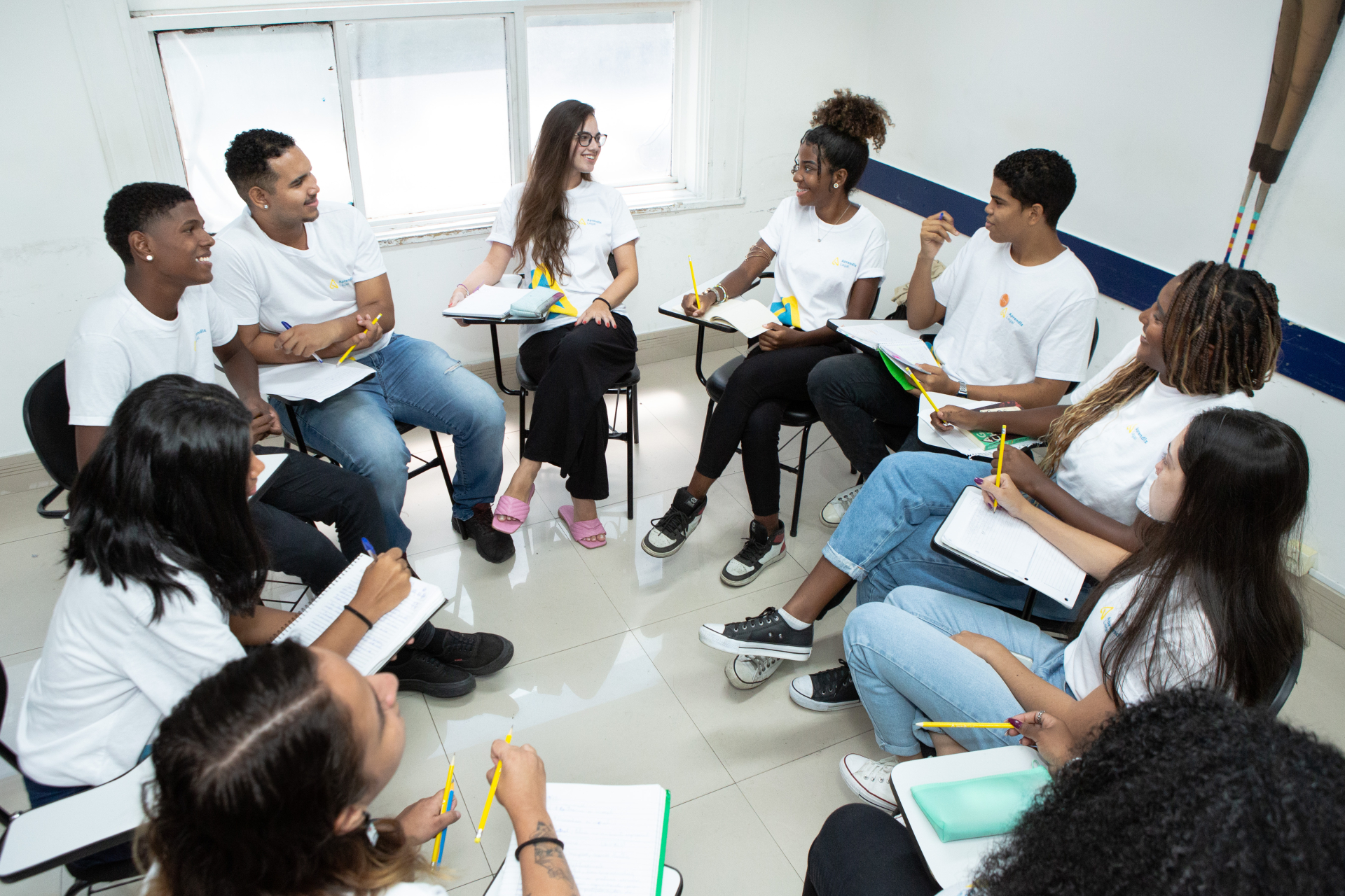 Imagem de jovens do programa Aprendiz Legal