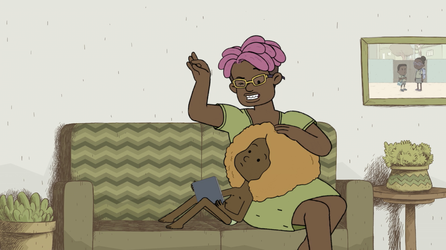 Imagem no formato de animação de uma menina negra de cabelos loiros deitada em um sofá com a cabeça no colo de uma senhora negra