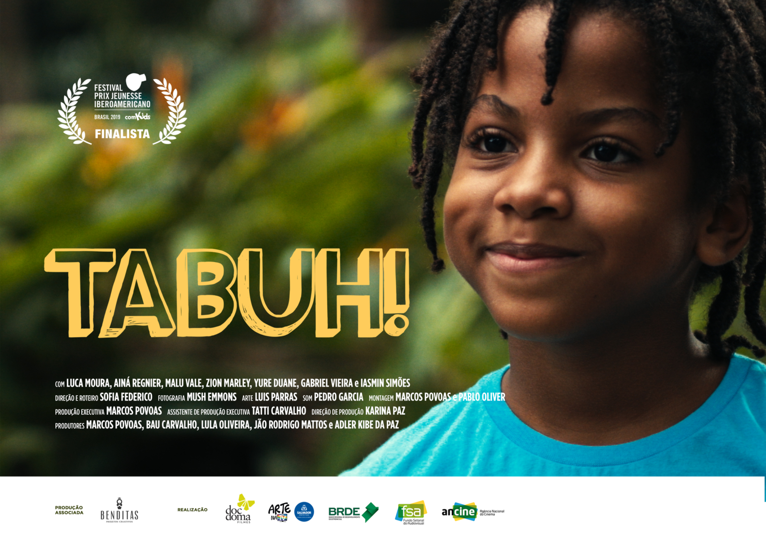 Cartaz de divulgação do programa Tabuh! com um menino negro de cabelo rastafari