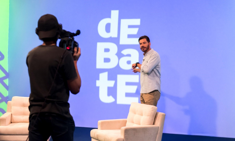 Imagem do cenário do programa Debate