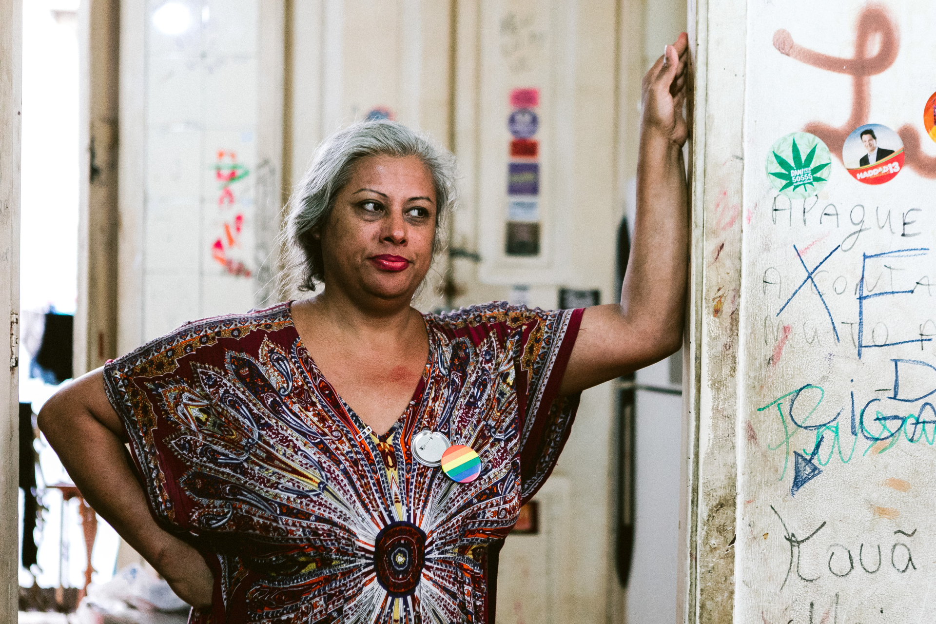 Imagem dos bastidores do documentário "Nem", que conta a história da ativista transgênera Indianara Siqueira. Foto: Bruno Ryfer/Divulgação