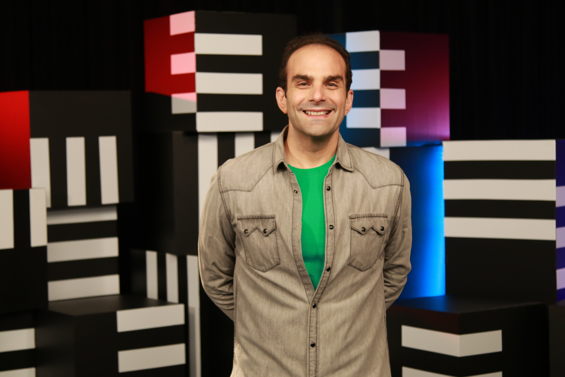 A imagem mostra Alexandre Sayad