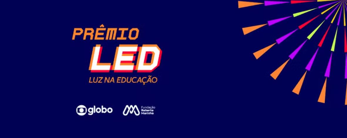Fundo azul. Texto em branco com "Prêmio LED".
