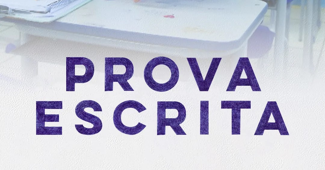O título do filme "Prova Escrita" está escrito sobre um fundo branco.