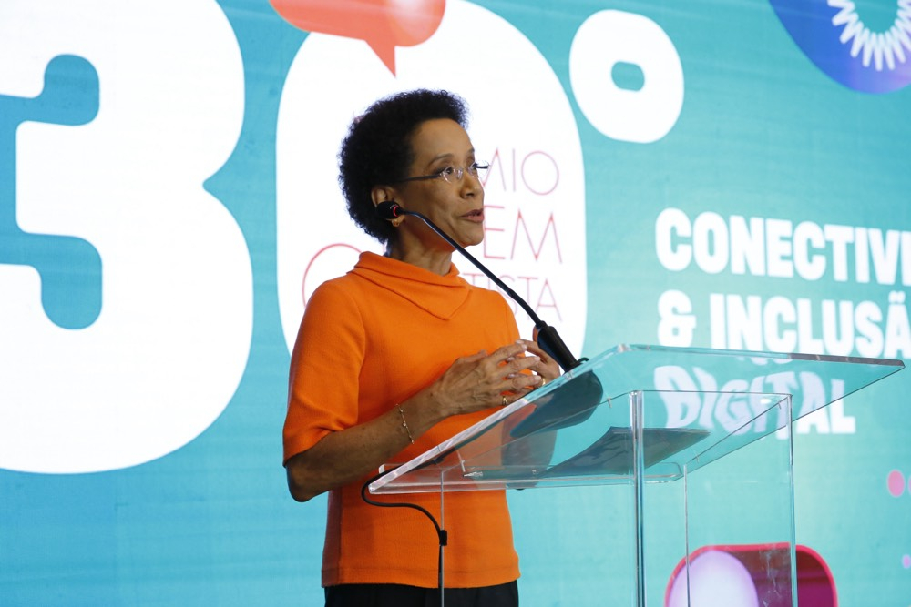 Jornalista apresenta Prêmio Jovem Cientista