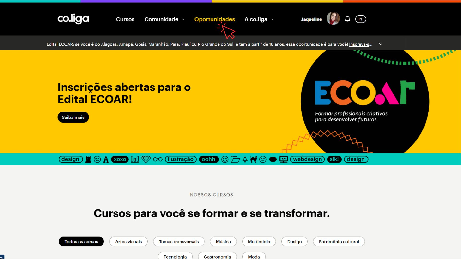 Página inicial da plataforma co.liga após login. No topo, banner amarelo com anúncio: “Inscrições abertas para o Edital ECOAR!”, acompanhado do logotipo colorido ECOAR e o botão preto “Saiba mais”. No menu superior, a aba “Oportunidades” está destacada com uma seta vermelha.