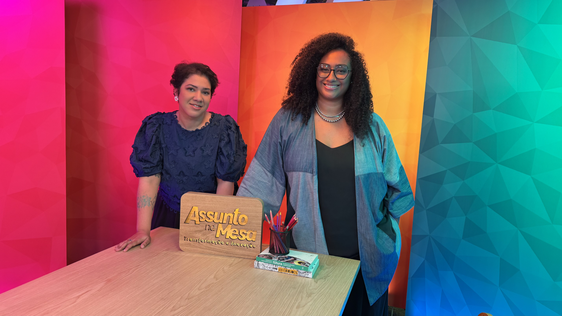 Apresentadoras da nova temporada de Assunto na Mesa, Melissa Cruz (esquerda) e Carol Anchieta (direita)