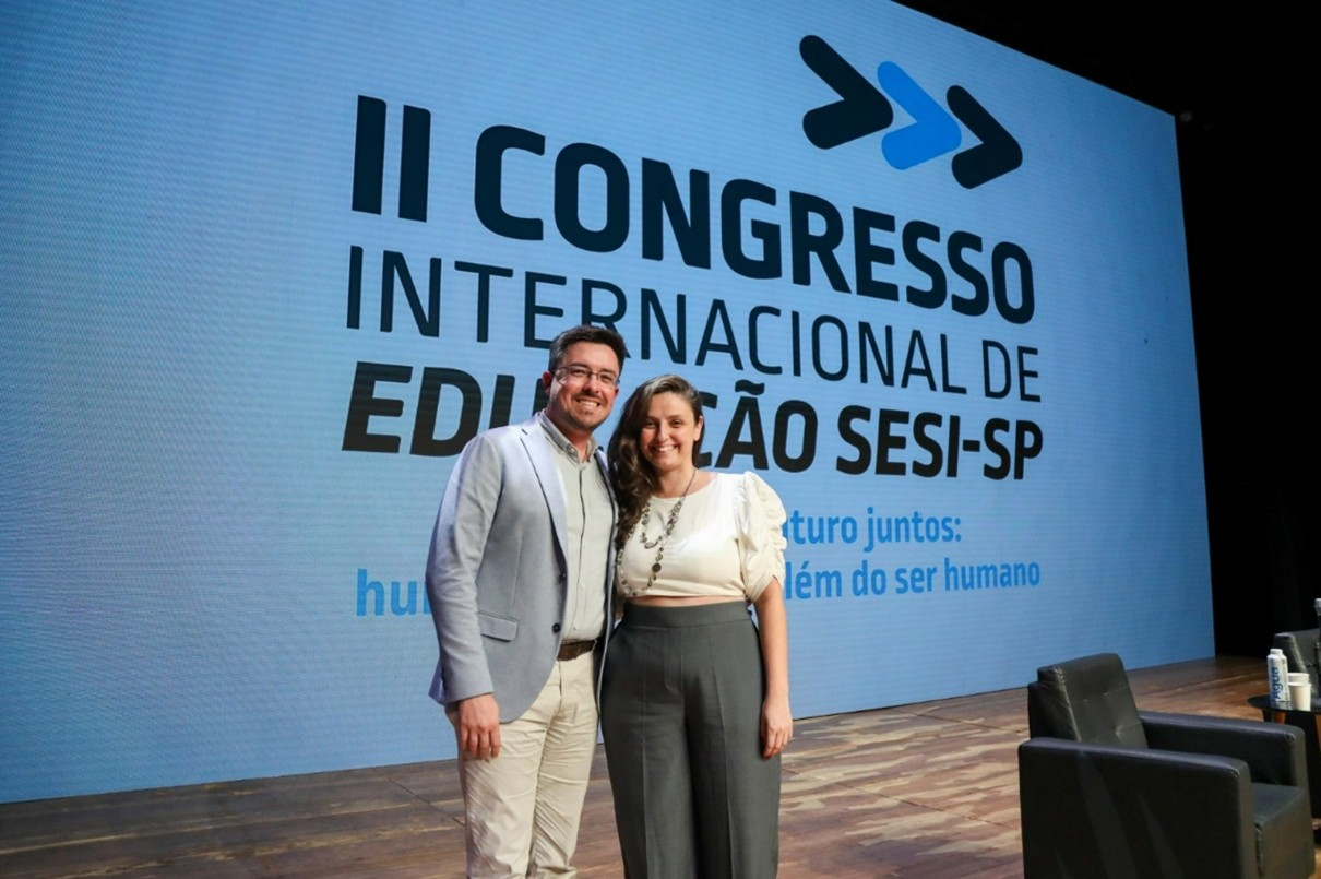 Luis Paulo Martins, Gerente de Ensino Superior do SESI-SP e Diretor da Faculdade Sesi de Educação, e Fernanda Subires, Supervisora de Pós-Graduação, Pesquisa e Extensão da Faculdade Sesi de Educação no II Congresso Internacional de Educação SESI-SP