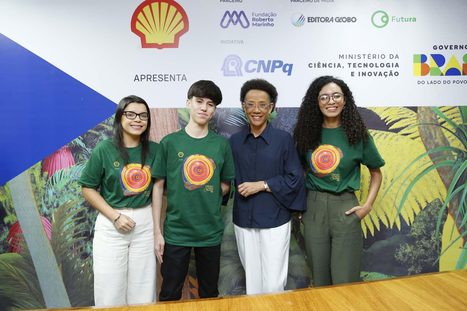 Vencedores do 31º Prêmio Jovem Cientista com Zileide Silva