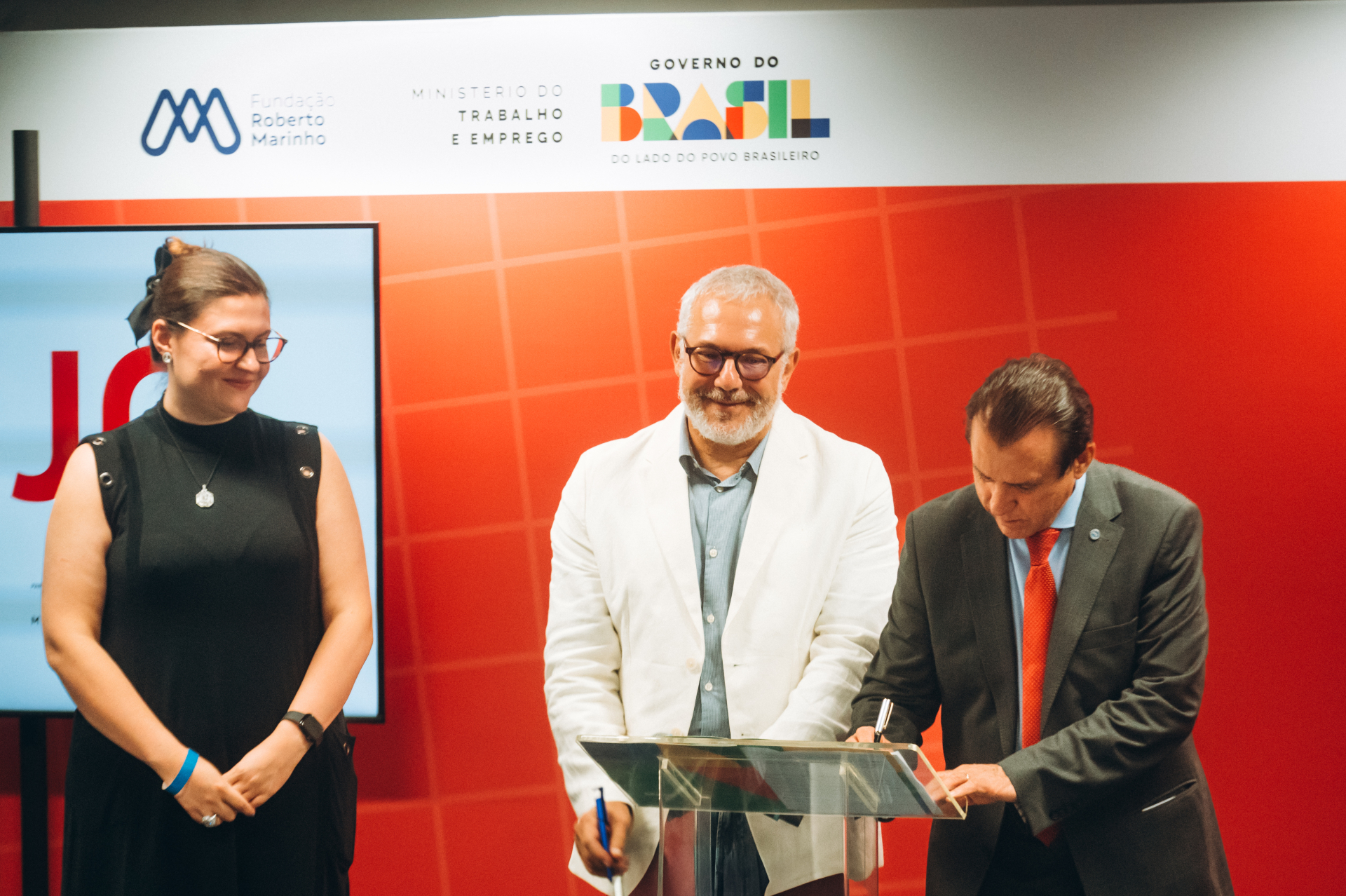 Da esquerda para a direita: Barbara Frasseto, João Alegria e Luiz Marinho. Foto: Thaty Aguiar/FRM.