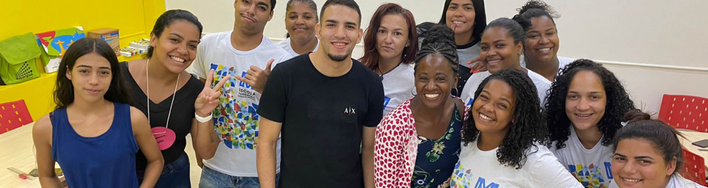 Grupo de estudantes da Unidade Escolar da FRM