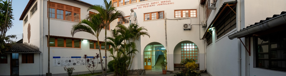 Fachada da Unidade Escolar da FRM