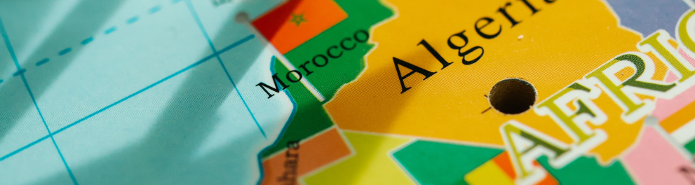 Imagem de um mapa mundi com zoom no continente africano, onde dá para vermos países como Argélia e Mali, por exemplo