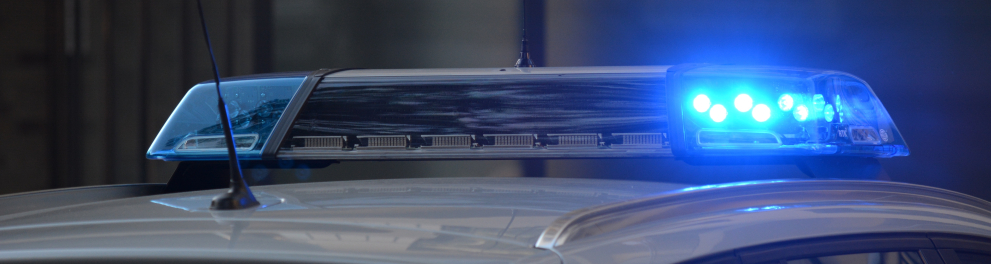 Imagem da sirene luminosa de um carro de polícia