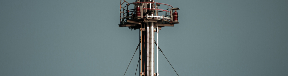 Imagem mostra uma gota de petróleo