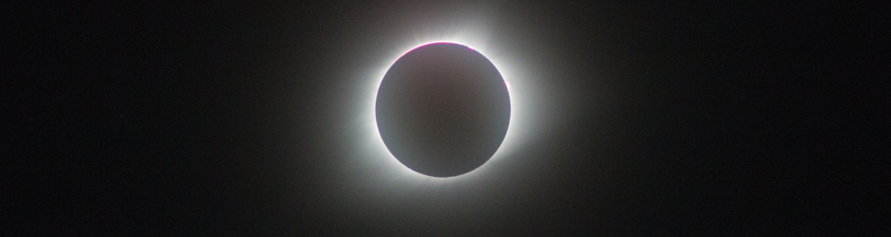 Imagem mostra acontecimento de eclipse solar e lunar