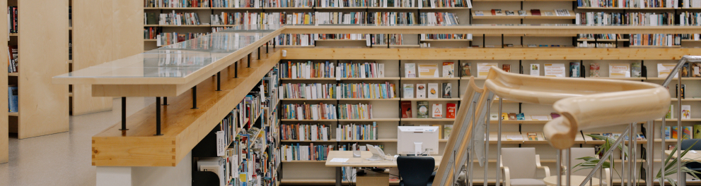 Imagem mostra a visão aérea de uma biblioteca