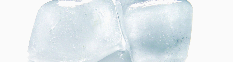 Imagem mostra dois cubos de gelo