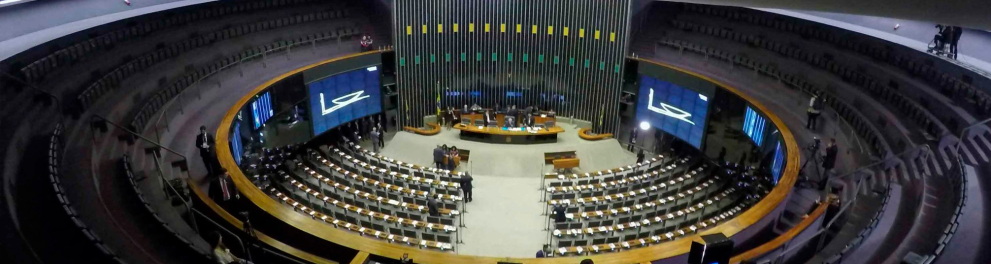 A imagem mostra a Câmara dos Deputados brasileira