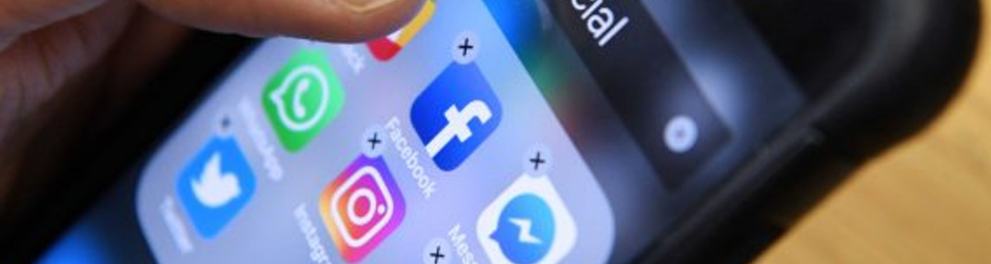 A imagem mostra a tela de um celular com os ícones de várias redes sociais