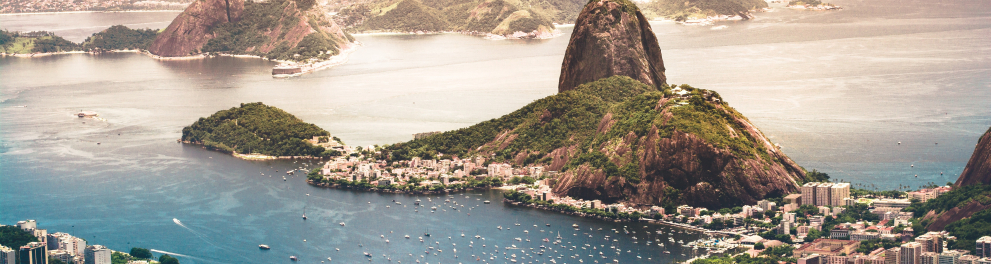 Belíssima vista aérea do Rio de Janeiro mostrando o corcovado