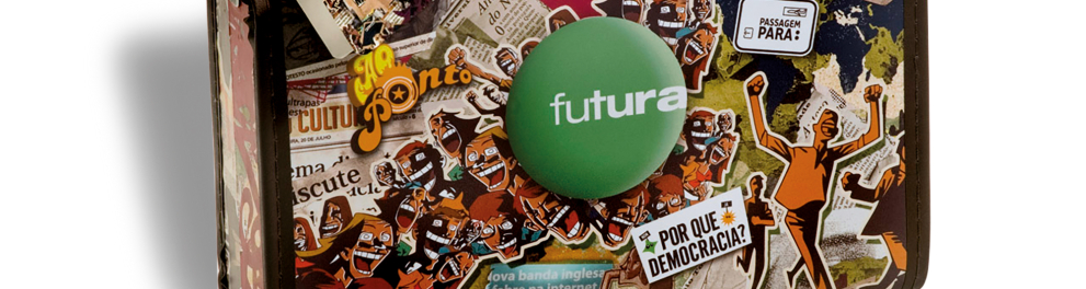 Fotografia de uma maleta estampada com colagens e o logotipo do Futura.