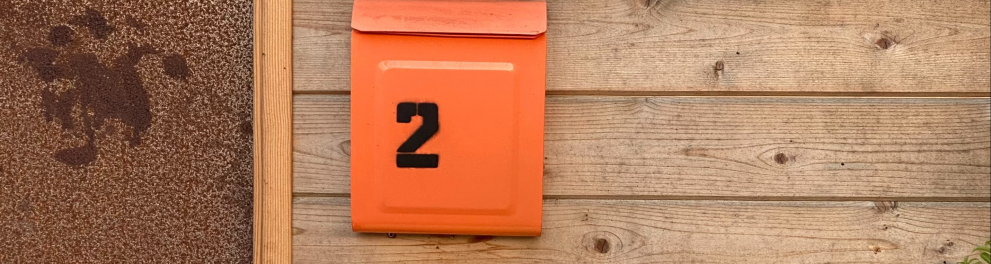Uma porta com os números 1, 2 e 3