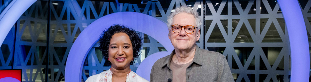A imagem mostra duas pessoas no estúdio do Futura