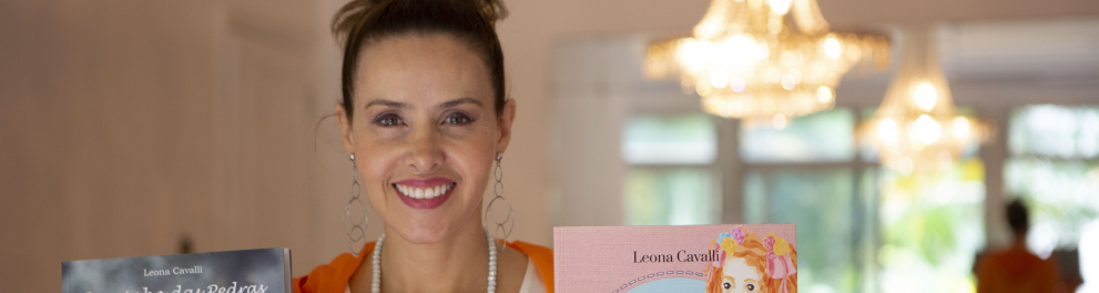 A atriz Leona Cavalli nos bastidores da gravação da série Autores