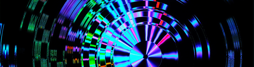 Imagem tridimensional de várias cores como o verde, roxo, azul em linhas e circulares sobre um fundo todo preto