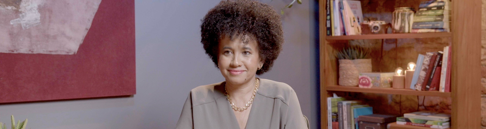 A professora Gina Vieira no episódio Gestão democrática e formação integral da série E Aí, Professor? - Educação Integral