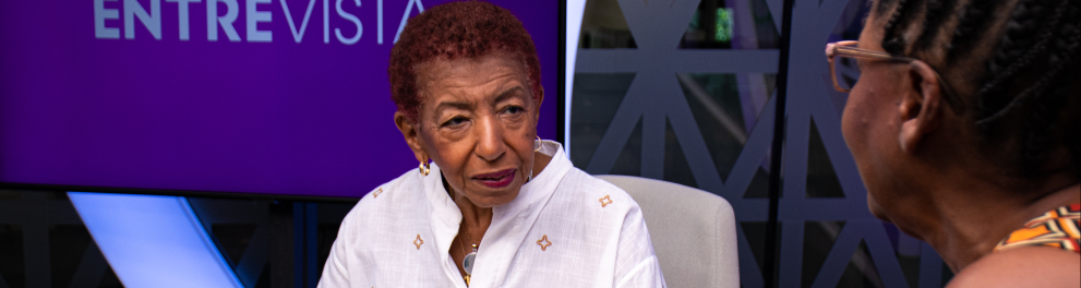 Leci Brandão na gravação do episódio Escola de samba educadora do programa Entrevista: Educação Antirracista