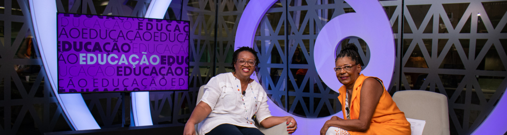 Suelaine Carneiro na gravação do episódio Mulheres na educação do programa Entrevista: Educação Antirracista