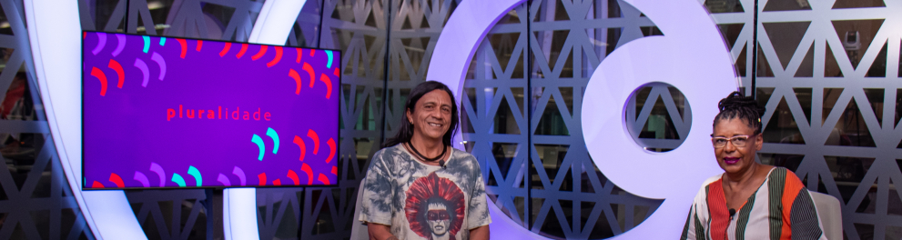Edson Kayapó na gravação do episódio Saberes indígenas na escola do programa Entrevista: Educação Antirracista