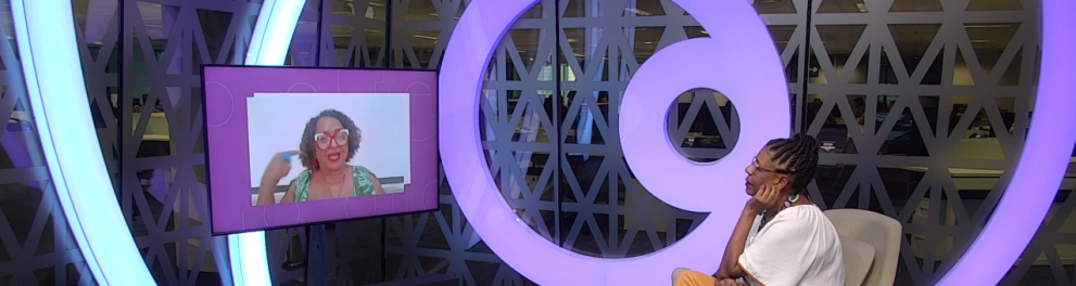 Givânia Maria da Silva na gravação do episódio Educação Escolar Quilombola do programa Entrevista: Educação Antirracista