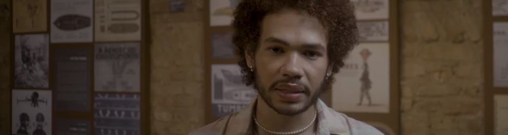 Leonne Gabriel no episódio Irmandades negras: espaços de fé, cura e resistência da primeira temporada da série Consciência Negra: Reconhecer e Reparar