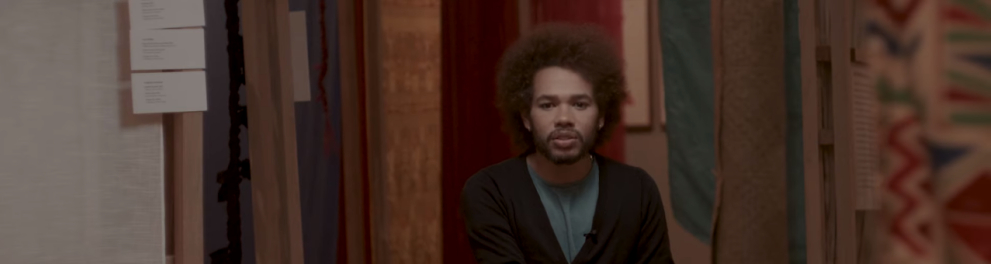 Leonne Gabriel no episódio Colorismo: o nível dois da discussão racial da primeira temporada da série Consciência Negra: Reconhecer e Reparar