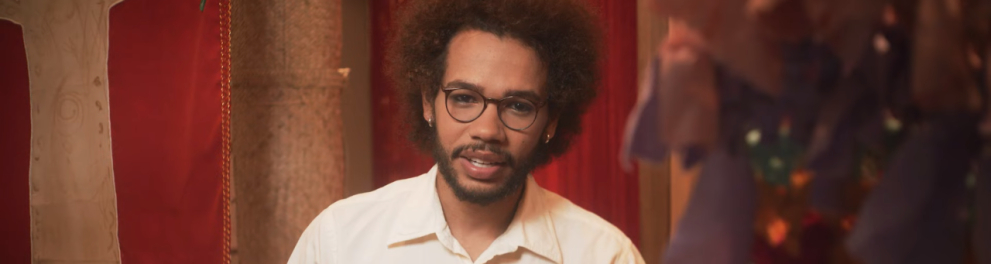 Leonne Gabriel no episódio Exu não é o diabo da primeira temporada da série Consciência Negra: Reconhecer e Reparar