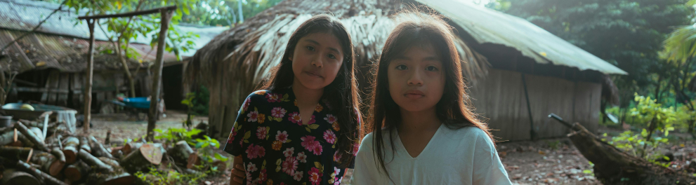 Duas meninas indigenas 