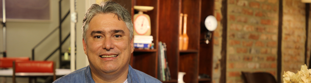apresentador do e aí professor
