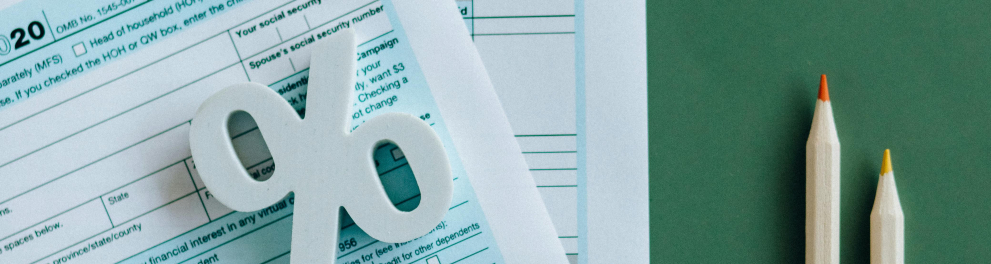 papel, lápis e símbolo de porcentagem