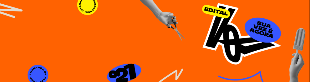 Banner gráfico com fundo laranja vibrante e elementos visuais espalhados pela composição em estilo moderno e urbano. No canto superior direito, aparece a palavra “VOA” em letras pretas grandes, inclinadas e sobrepostas, com contorno branco. Sobre o logo, há uma faixa amarela com a palavra “EDITAL” em preto. Ao lado, um círculo azul traz a frase “SUA VEZ É AGORA” em letras pretas.