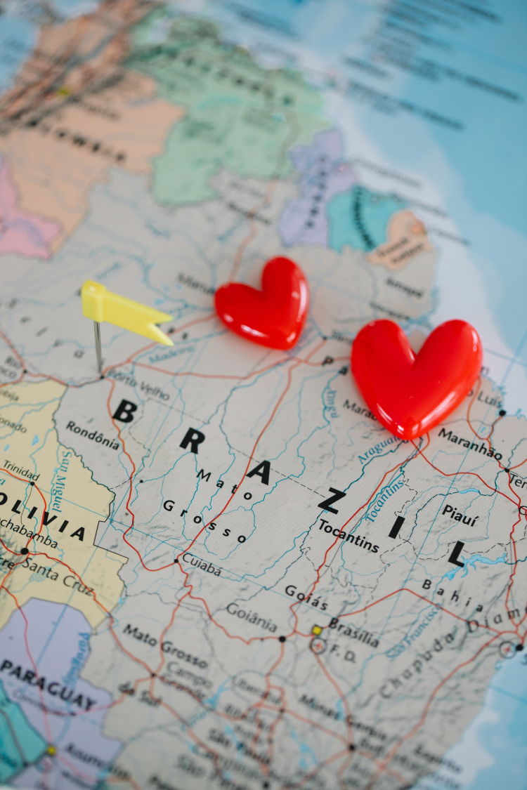 Imagem mostra mapa do Brasil representando as diversas formas de linguagem