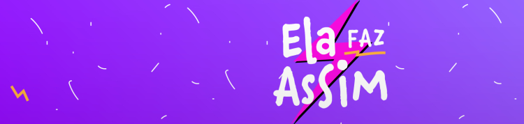 Fundo em tom lilás-claro. Nome do podcast Ela faz assim em branco, com um desenho de um raio rosa cruzando-o.