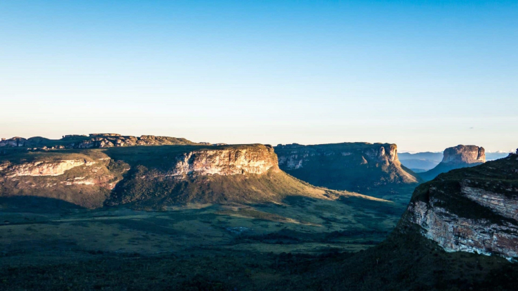 Imagem da paisagem de um planalto rochoso
